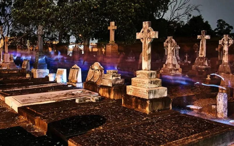 Take a ghost tour